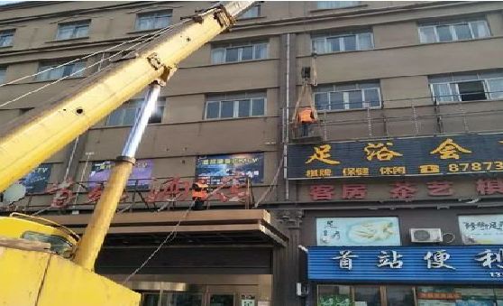 魏辉安装较高的门店招牌有什么好的方法？