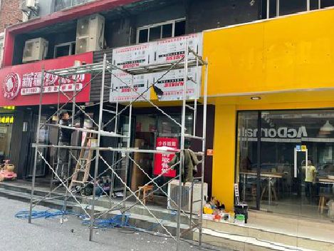 魏辉制作广告招牌如何避免它发黄？